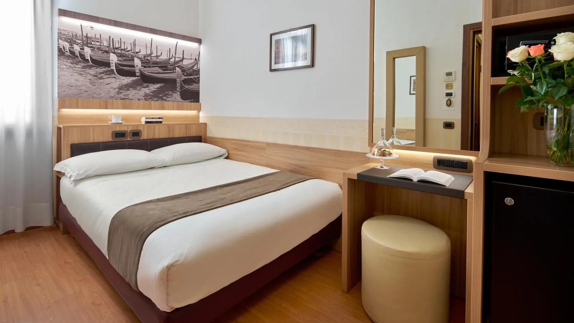 Unahotels Ala Venezia-Adults 16 3*, Venice