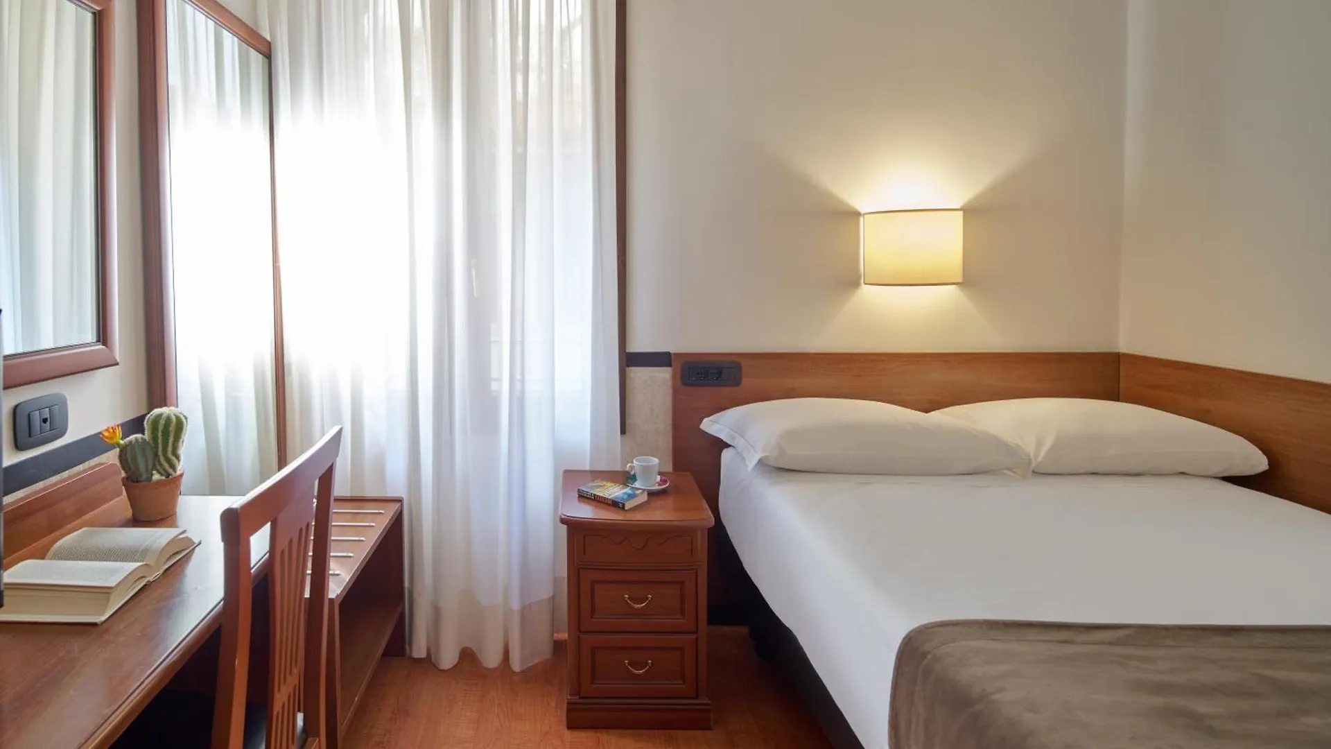 Unahotels Ala Venezia-Adults 16 3*, Venecia Italia