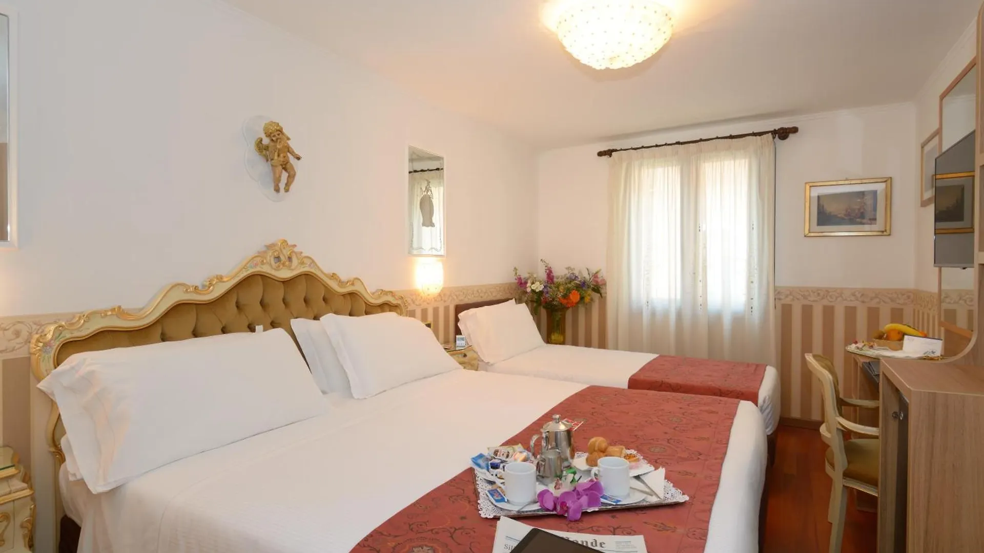 Unahotels Ala Venezia-Adults 16 3*, Venedig